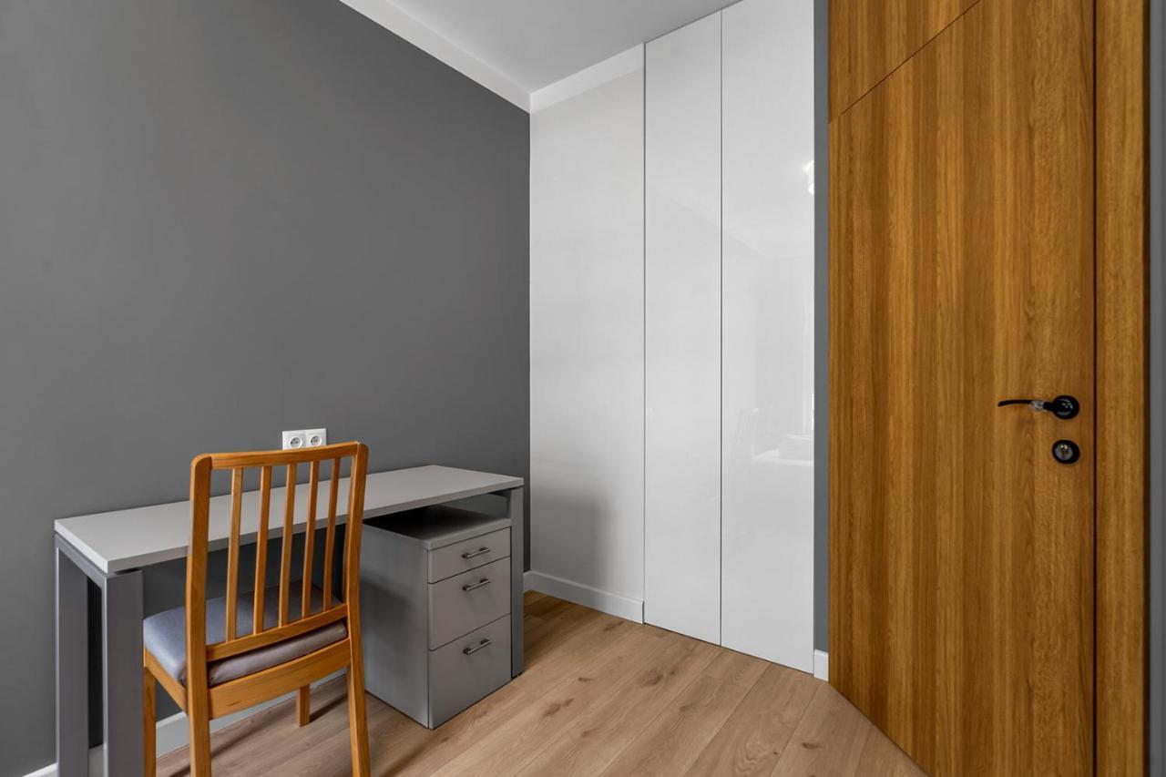 Lotnisko Chopina Modern Apartment Warszawa Exteriör bild